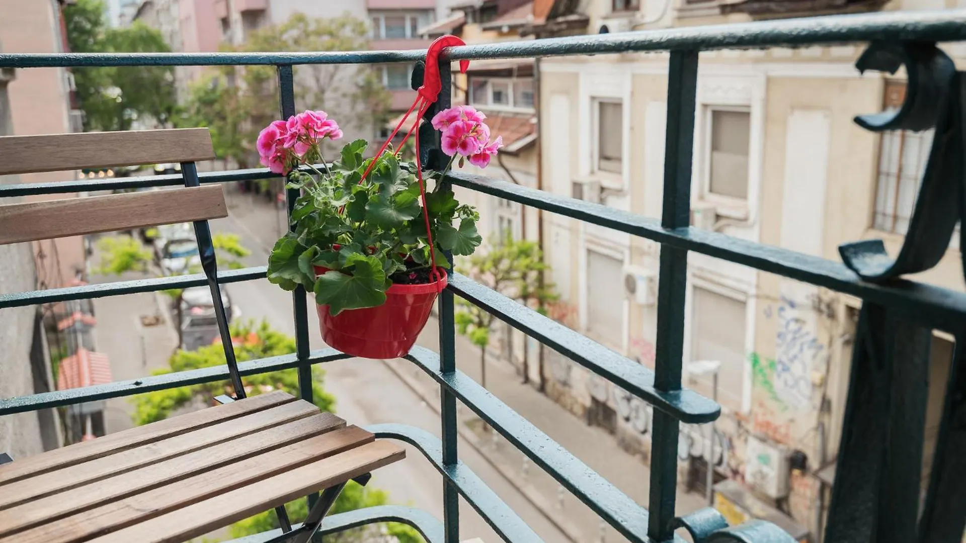 Brand New 2 Bdr Luxury Apartment In Top Centre location